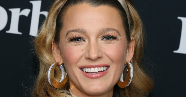 Borítókép: Kopizd le a télre! Blake Lively új szintre emelte ezt a megosztó és nagymamás mintát