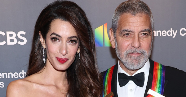 Borítókép: Amal Clooney szebbnél szebb ruhakölteményekben mutatta meg, hogy nincs nála stílusosabb