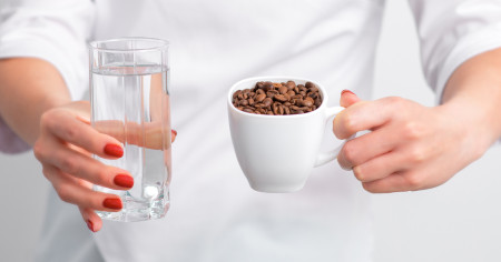 Borítókép: Megdöbbentő: 3 dl vizet veszítünk egy eszpresszó elkortyolgatása után