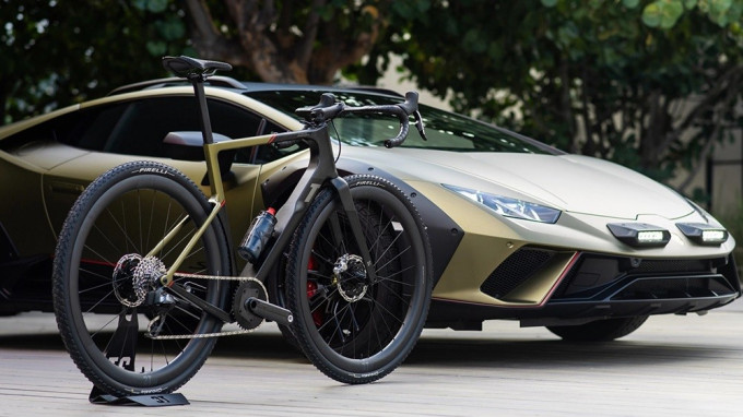 Exploro Racemax X Huracán Sterrato