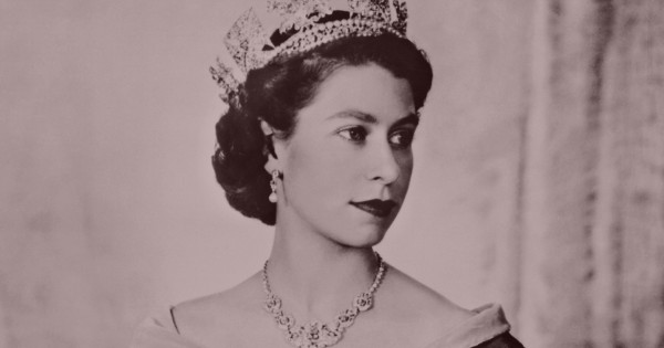 Borítókép: InStyle Teadélután - 5. rész: A korona súlya, avagy Erzsébet királynő uralkodásának legfontosabb és legbotrányosabb pillanatai