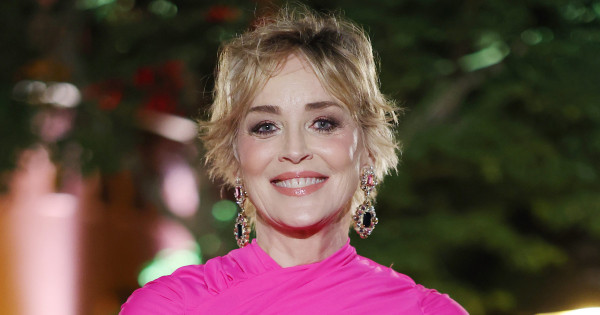 Borítókép: Azta! A 64 éves Sharon Stone diszkó dívaként tündökölt a vörös szőnyegen