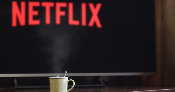 Borítókép: Ünnepi sorozat-bakancslista: A 10 legjobb sorozat a karácsonyi szünetre