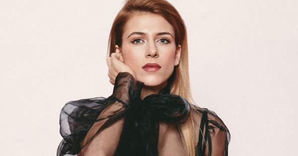 Borítókép: „Bátor dolog nem beállni a sorba” – interjú Nagy Katicával