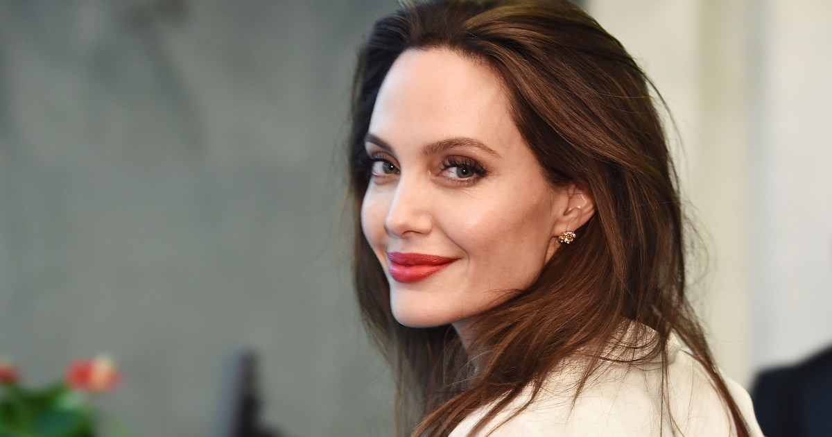 Angelina Jolie kopaszra vágatta a haját, most pedig lánya is követte a példáját