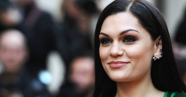 Borítókép: Jessie J meghökkentő vallomása: megszenvedi a terhességet