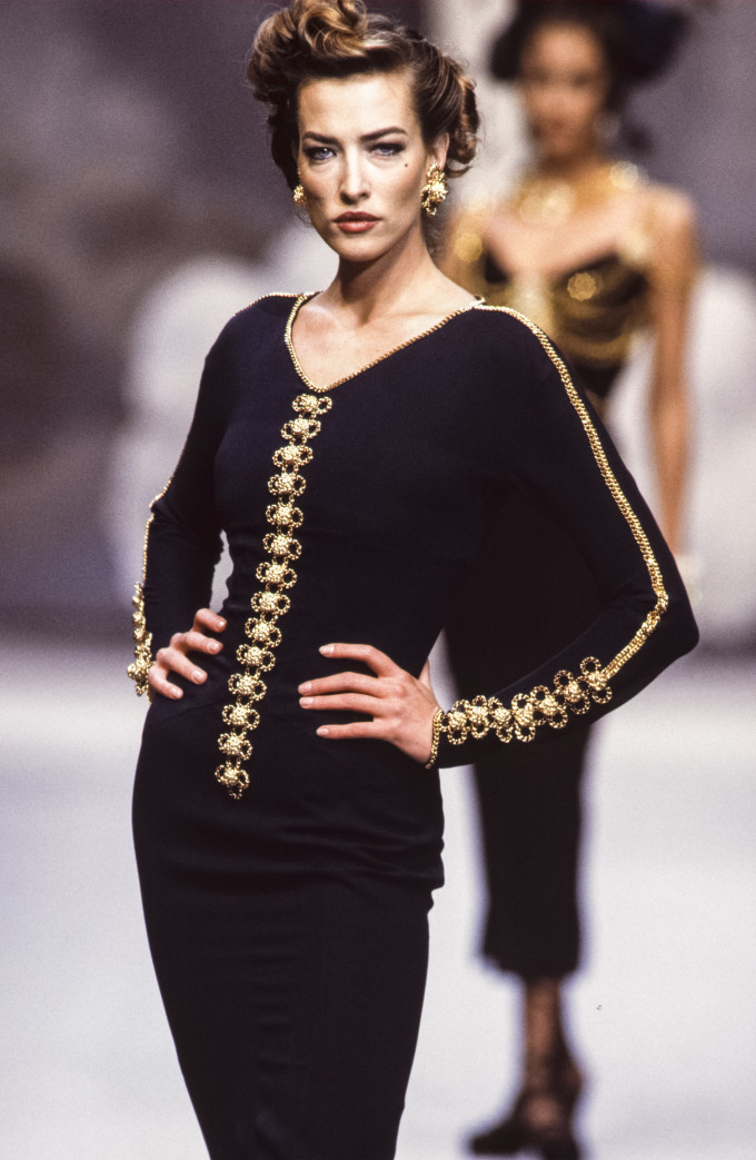 Tatjana Patitz a Chanel kifutóján 1992-ben.