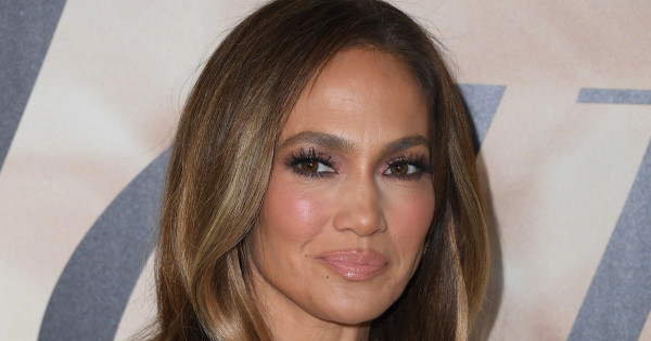 Borítókép: Eláll a lélegzet! Jennifer Lopez legfrissebb szettjét Katalin hercegné is megirigyelné