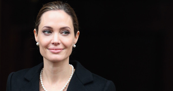 Borítókép: Rég láttuk őket együtt: Angelina Jolie-t és a 18 éves Zaharát vásárlás közben kapták lencsevégre