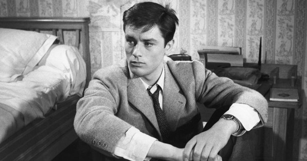 Borítókép: Láttad már? Ő Alain Delon gyönyörű unokája, a 38 éves Alyson vonásai lázban tartják a férfiakat