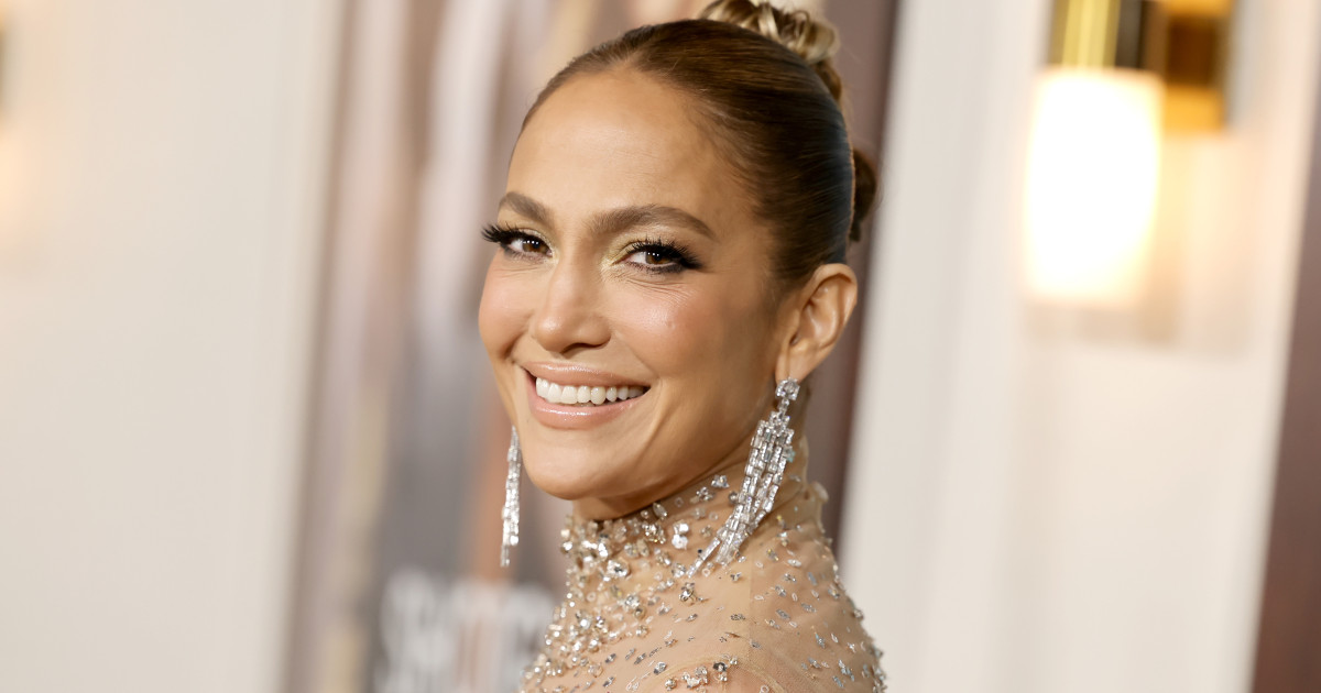 Jennifer Lopez szemkápráztató estélyi ruhában lépett a vörös szőnyegre új filmje premierjén