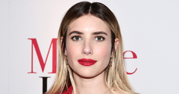 Borítókép: Büszkeség: Emma Roberts egy ABODI kabátban lépett az utcára - FOTÓK
