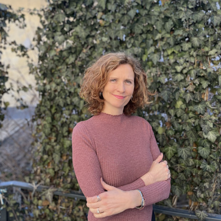 Borítókép: „Sose jelenteném ki, hogy itt halok meg, de azt se zárom ki, hogy igen” – avagy milyen Zürichben anyának lenni?