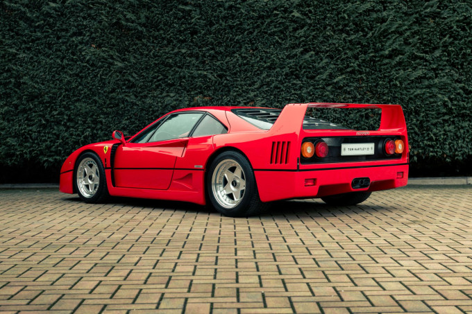Ferrari F40 hátulról