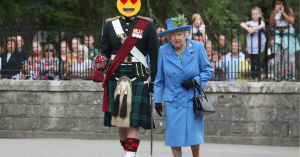 Borítókép: Mindenki Károly király szuperdögös lovászmesterébe szerelmes: mit lehet tudni Johnny Thompson-ról?