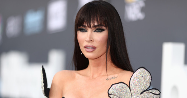 Borítókép: Fel sem ismerjük: Megan Fox drasztikus frizuraváltásán mindenki meghökkent