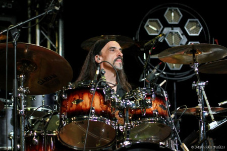 Borítókép: Szíve szerint órás lett volna, ma hazánk egyik legkíválóbb dobosa. Interjú Nagy Lászlóval