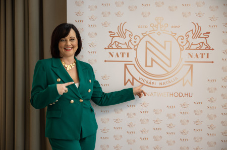 Borítókép: Vicsápi Natália: „A világ egy nagy kirakójáték, aminek az egyik puzzle darabkája te vagy és általad lesz teljes”