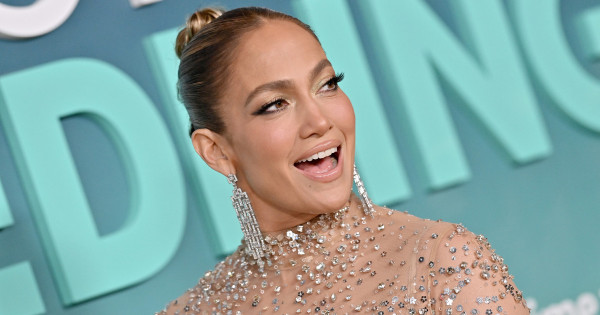 Borítókép: Tudja még fokozni! Jennifer Lopez újfent bebizonyította, hogy ebben az egyszerű manikűrben megannyi lehetőség van