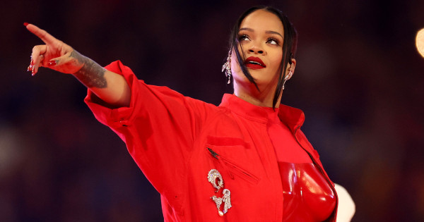 Borítókép: Rihanna tényleg túltett most mindenkin? A 11 legmeglepőbb vagy legsokkolóbb pillanat a Super Bowl félidei show-jának történetében