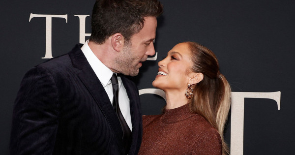 Borítókép: Nagy lépésre szánták el magukat: JLo és Ben Affleck közös tetoválással ünnepelték a Valentin-napot 