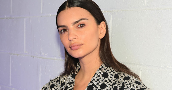 Borítókép: Most már biztos, hogy ő Emily Ratajkowski új pasija: ruha nélkül pózolnak közös képeiken