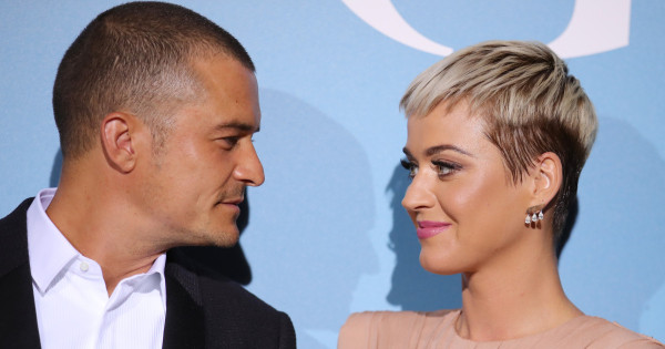 Borítókép: Orlando Bloom félmeztelen fotókkal jelentette be, hogy válságban a házassága Katy Perryvel 