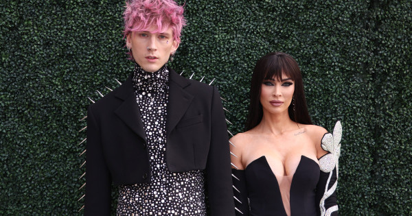 Borítókép: Tényleg egy 10 évvel fiatalabb csajra cserélte? Ő az a nő, akivel Machine Gun Kelly állítólag megcsalta Megan Foxot