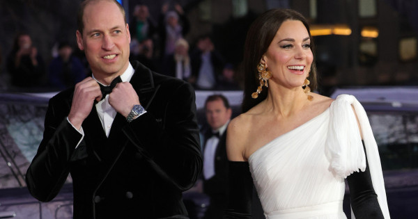 Borítókép: Katalin hercegné kamerák előtt fogta meg Vilmos herceg fenekét - a rajongók őrjöngenek!