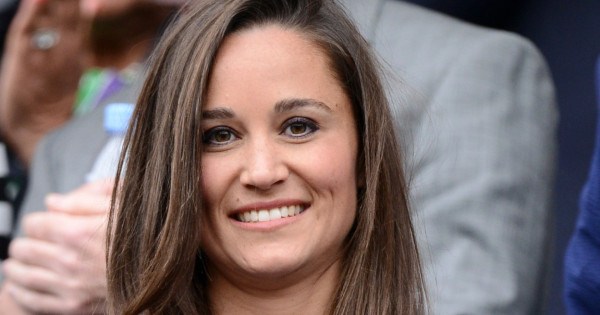 Borítókép: Pippa Middleton 40 évesen és három várandósság után is bombázó, amit új fürdőruhás képe is bizonyít