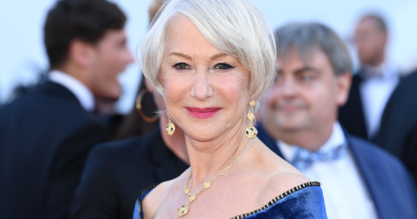 Borítókép: A stílus kortalan! Helen Mirren 77 évesen is bevállalt egy ilyen vad estélyit