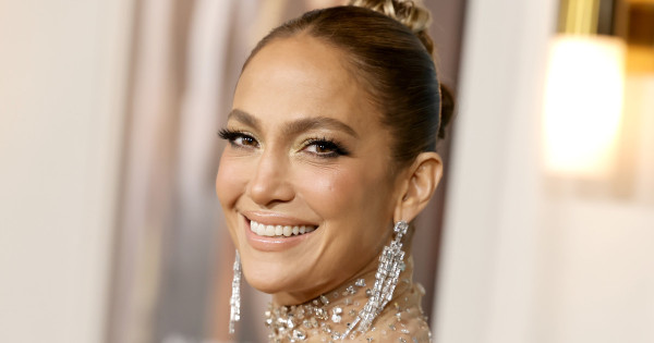 Borítókép: Jennifer Lopez erre a szuperkényelmes tavaszi trendre esküszik - ami nem mellesleg nagyon jól is áll neki!