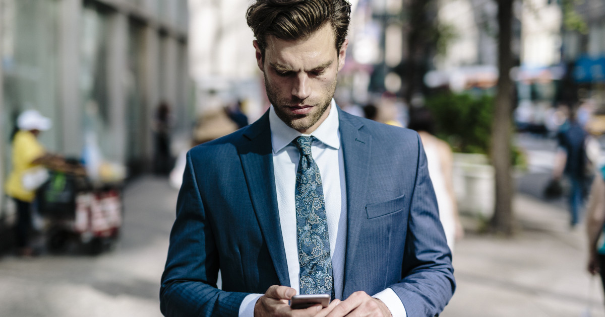 8 dolog, amit egy randi szakértő SOHA nem írna ki a Tinder-profiljára