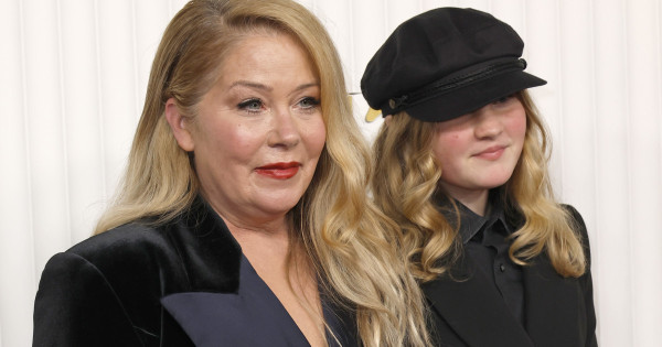 Borítókép: Megszakadt a szívünk! A gyógyíthatatlan beteg Christina Applegate-é a SAG Awards legmeghatóbb pillanata