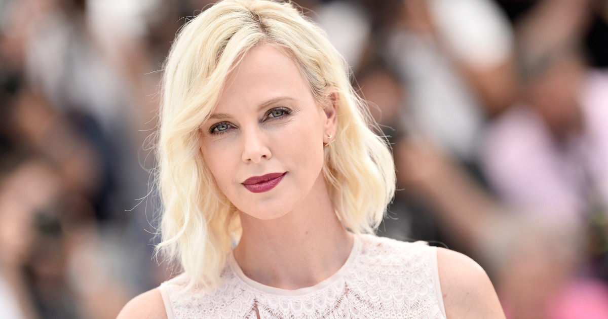 Néha egy hétig nem zuhanyzik: a szépségtrükkök, melyekben Charlize Theron hisz