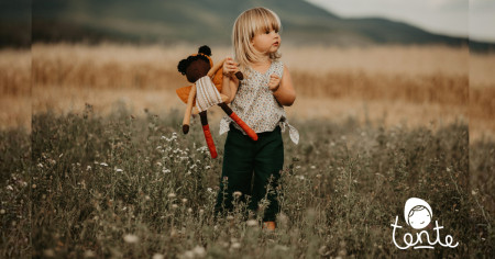 Borítókép: Katy Perry és Orlando Bloom kislánya magyar alkotók ruháját viseli. Interjú a Tente gyermekmárka alapítóival