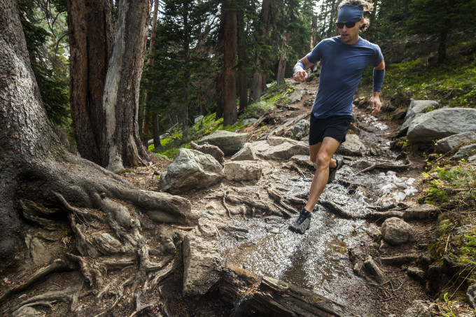 terepfutás, terepfutás előnye, terepfutó, erdő, ösvény, trail running