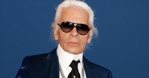 Borítókép: Micsoda választás! Nem fogod elhinni, hogy melyik világhírű színész bújik majd Karl Lagerfeld bőrébe a Disney+ legújabb sorozatában