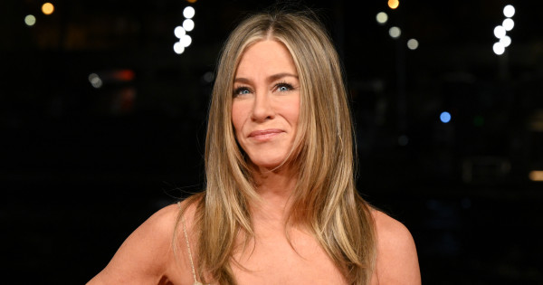 Borítókép: Csak úgy ragyogott! Jennifer Aniston testhezálló ruhában mutatta meg tökéletes alakját a vörös szőnyegen