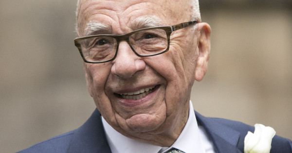 Borítókép: A nő, aki elcsavarta a 92 éves üzletember fejét! Rupert Murdoch és új menyasszonyát elcsípték a fotósok