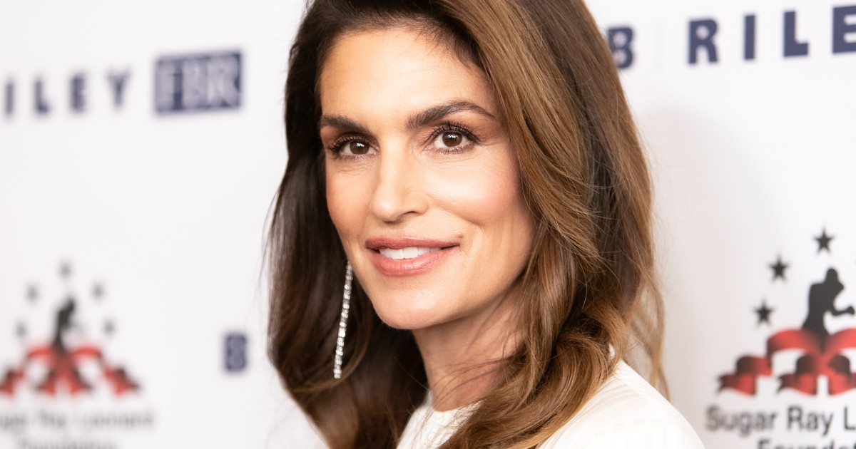 Az 57 éves Cindy Crawford megmutatta smink nélküli arcát, a rajongók pedig teljesen összezavarodtak