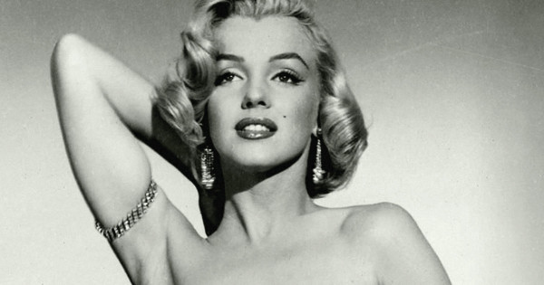Borítókép: „A legpontosabb beszámoló Monroe életéről és haláláról” - olvass most bele az Istennő - Marilyn Monroe titkos életei című könyvbe