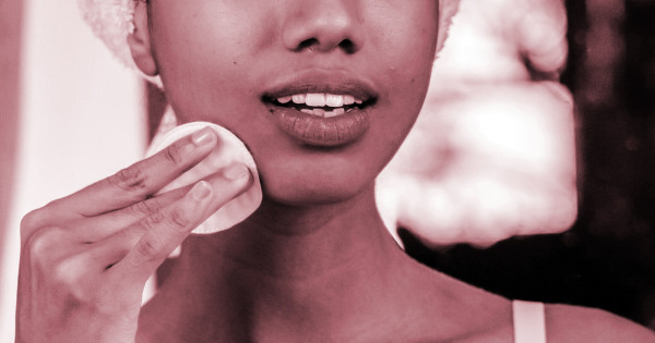 Borítókép: A bőrgyógyászok könyörögve kérik: hiába népszerű, sose használd ezt a terméket, mert eltömíti a pórusokat