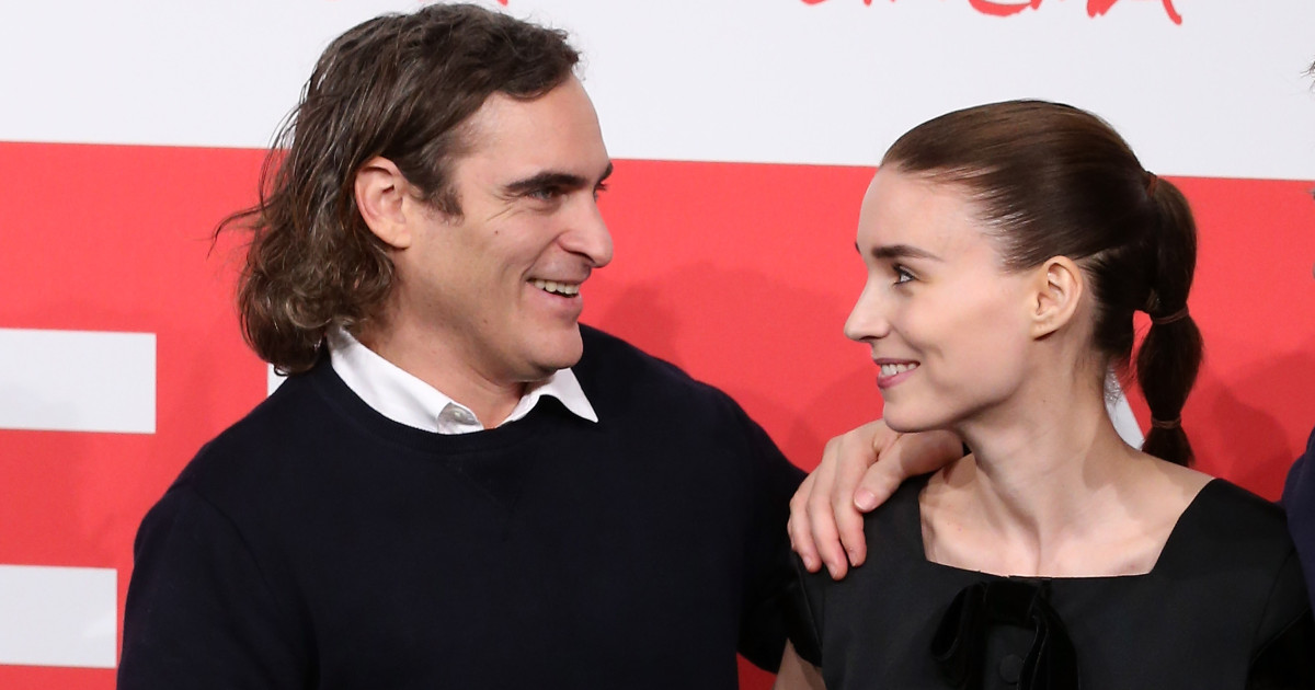 Mint egy romantikus film: Joaquin Phoenix megtanította a világnak, hogy az igaz szerelemre megéri sokat várni