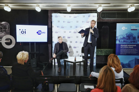 Borítókép: Különleges együttműködés az Egis gyógyszergyár és az Örkény Színház között