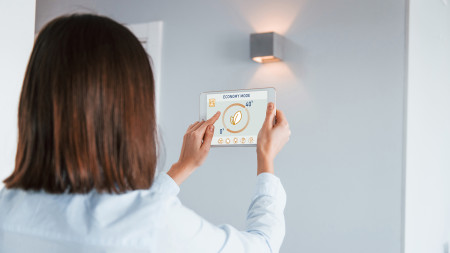 Borítókép: Rezsicsökkentő és egyben környezetkímélő tippek