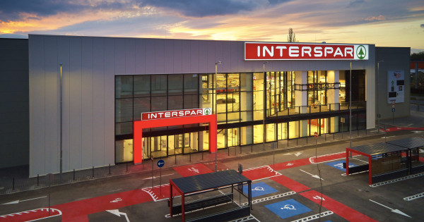 Borítókép: 15,6%-os növekedés és 915,7 milliárd forint forgalom a SPAR-nál 2022-ben