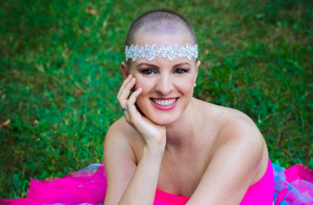 Borítókép: Farkas-Mágori Csilla: „Édesanyámnak köszönhetem, hogy időben észrevettem a mellemben a daganatot.”