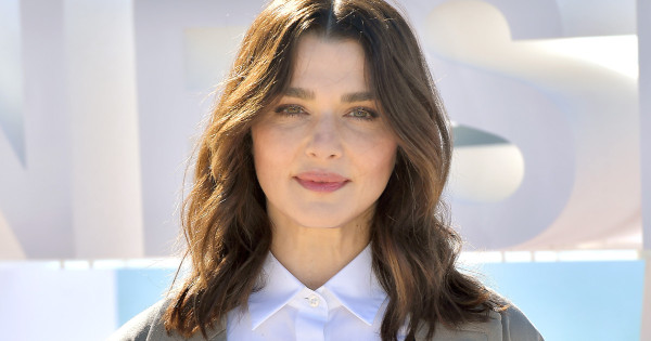 Borítókép: Rachel Weisz megtalálta a tökéletes nadrágot, amitől olyan hosszú lábaid lesznek, mint egy szupermodellnek