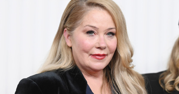 Borítókép: Megszakad a szívünk! Így él most a gyógyíthatatlan betegséggel küzdő Christina Applegate